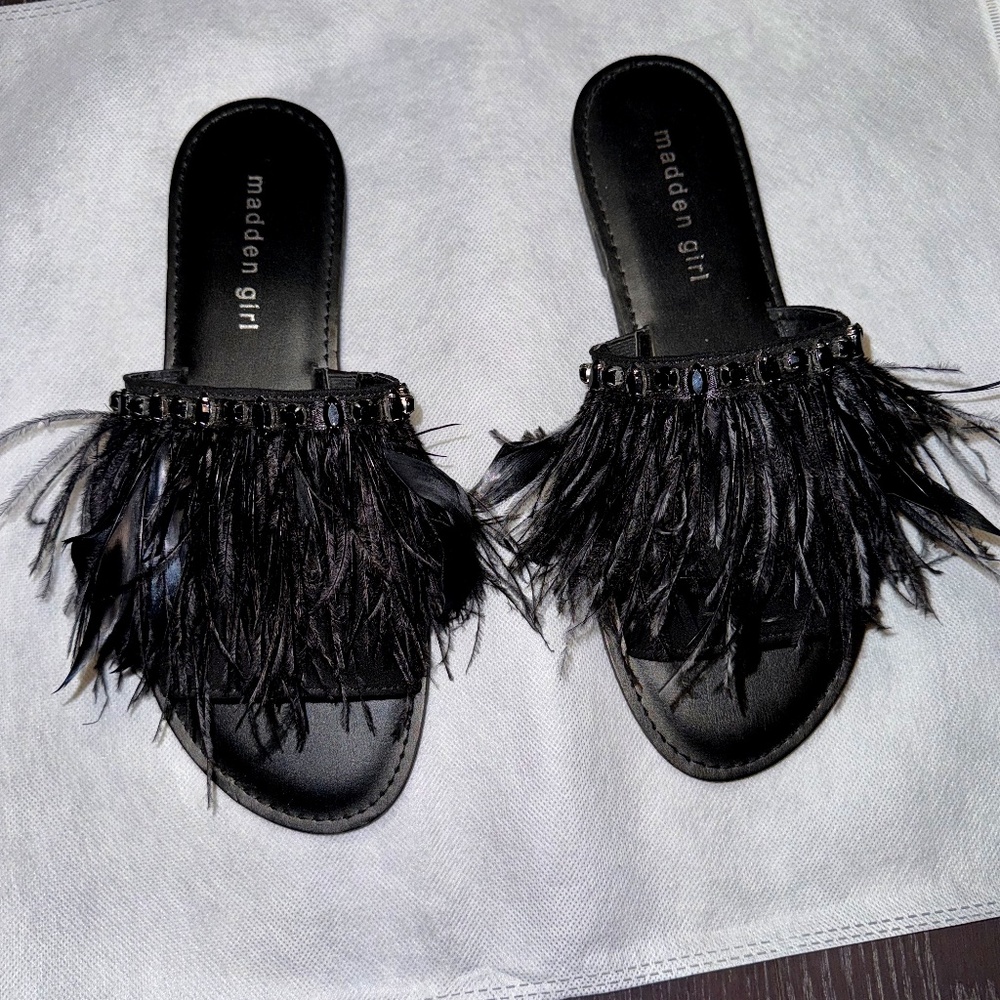 Madden Girl Feather Slides Size 10
